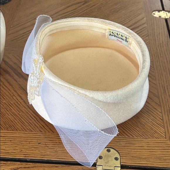 Elegant Vintage Cream Embellished Wool Pillbox Hat main image 11